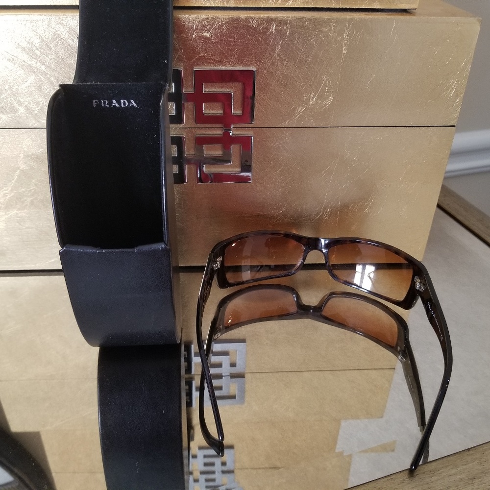 AUTHENTHIC Women’s Prada Sunglasses - Picture 4 of 6
